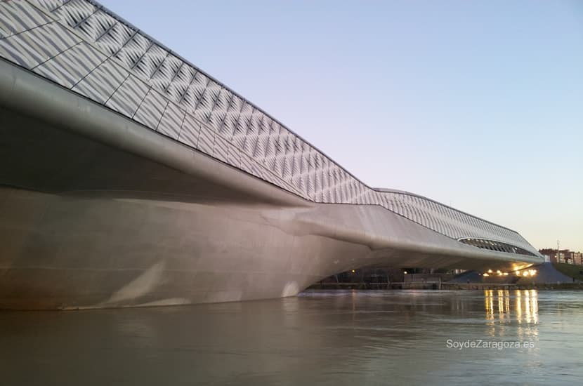 Pabellón Puente de Zaragoza durante la crecida de marzo del 2014