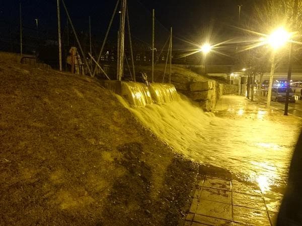 Vuestras fotos y vídeos de la crecida del Ebro en Zaragoza