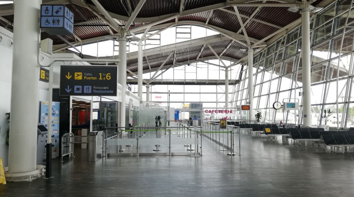 Tiendas y servicios al viajero en el aeropuerto de Zaragoza