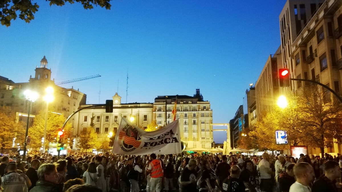 desfile peñista fiestas del pilar