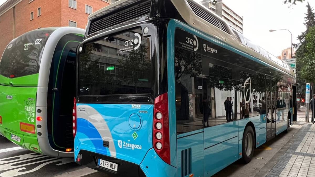 Así es la nueva línea de bus 505 de Zaragoza, el primer bus azul de hidrógeno que circula ya como «Aerobús»