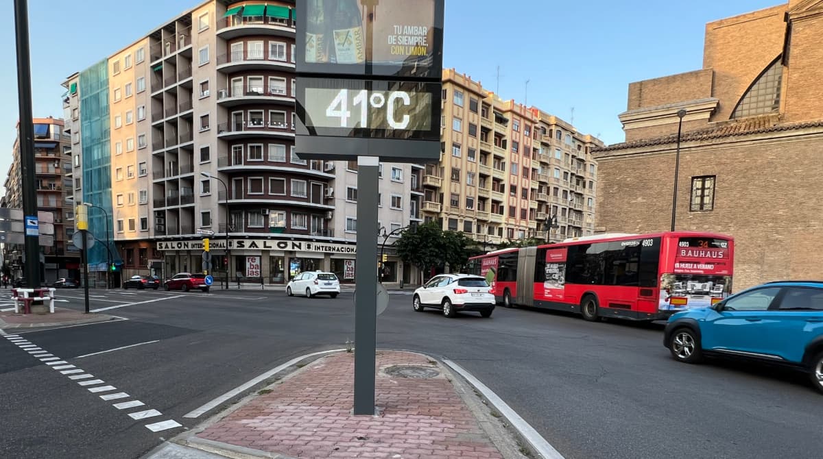 Zaragoza sufre en la ola de calor con hasta 44 grados: consulta las temperaturas máximas en tu barrio o pueblo