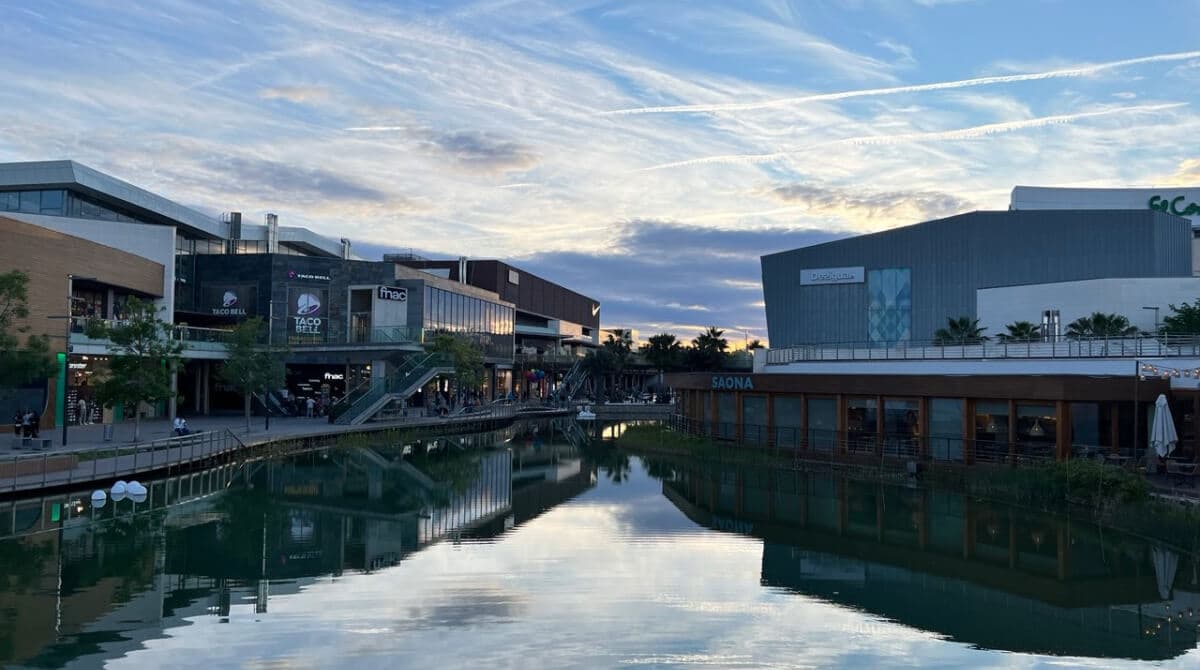 Puerto Venecia pulveriza todos los récords, atrae a trece nuevas marcas y registra doce grandes reformas