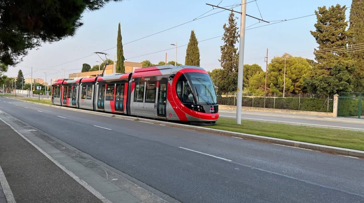 ¿Por qué el tranvía de Zaragoza va lleno a todas las horas del día? Las tres claves que explican su ocupación