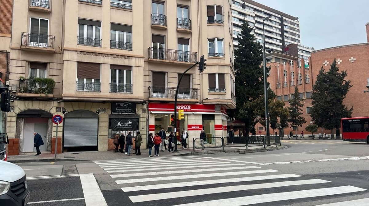 Nuevo negocio a la vista en el centro de Zaragoza: ¿qué abrirá junto a un muy concurrido paso de cebra?