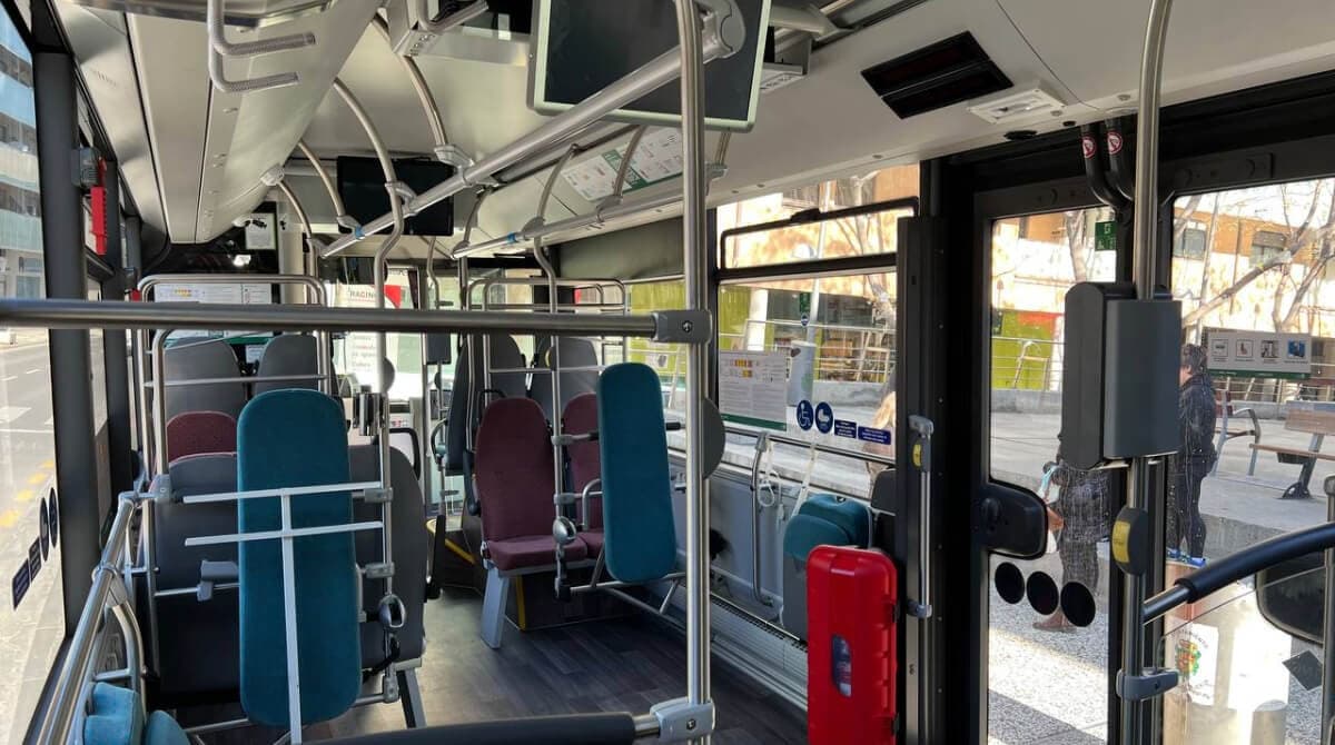 Primeros viajes de la nueva línea 700 de bus: «ya era hora, estábamos abandonados»