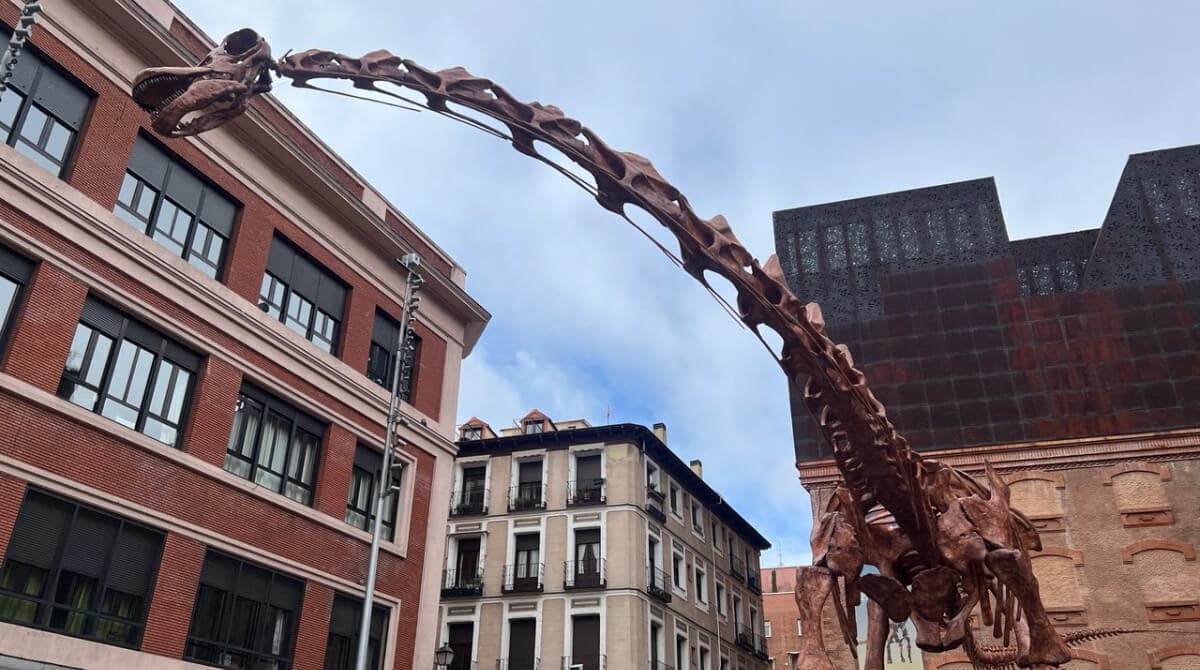 Un dinosaurio de 30 metros de altura se instalará en Zaragoza y acaparará todas las miradas