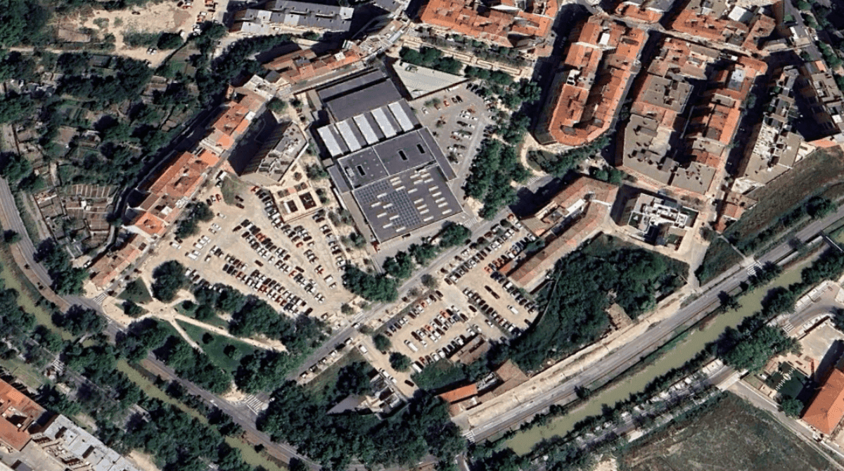 Zaragoza vende suelo público y se levantarán 100 pisos libres con una torre de 15 plantas: «nos dejan sin sitio para los coches»