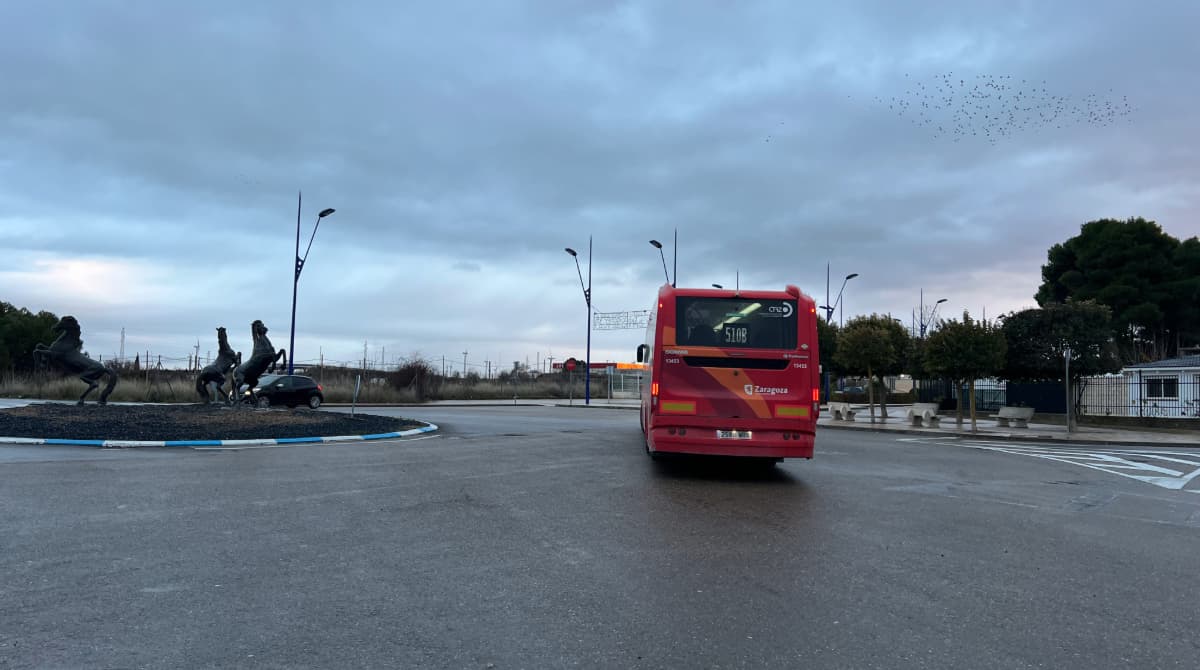 Probamos las nuevas líneas de bus 510 y 511 en Zaragoza: “me ahorro 90 minutos de bar”