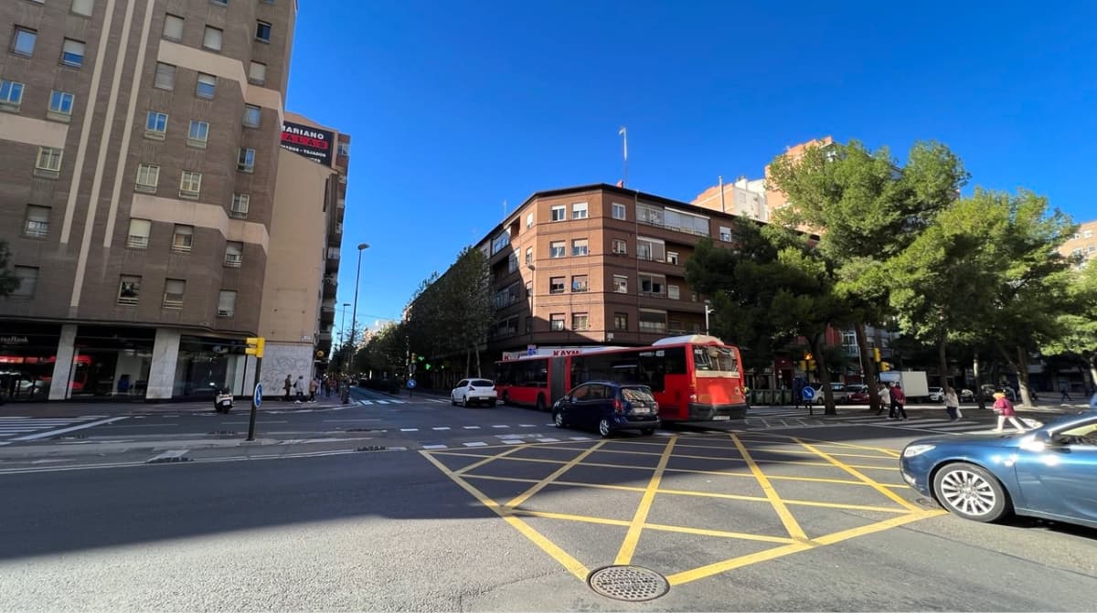 Vía Universitas junto a avenida Madrid sufrirá cortes y desvíos de tráfico este domingo: buses afectados y recorridos alternativos