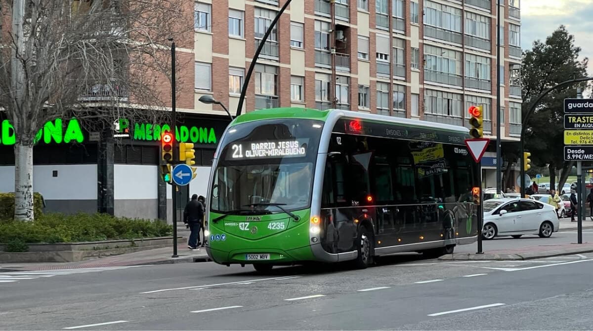 Recorrido  y paradas de la línea 21 de autobús: de Barrio Jesús a Oliver-Miralbueno