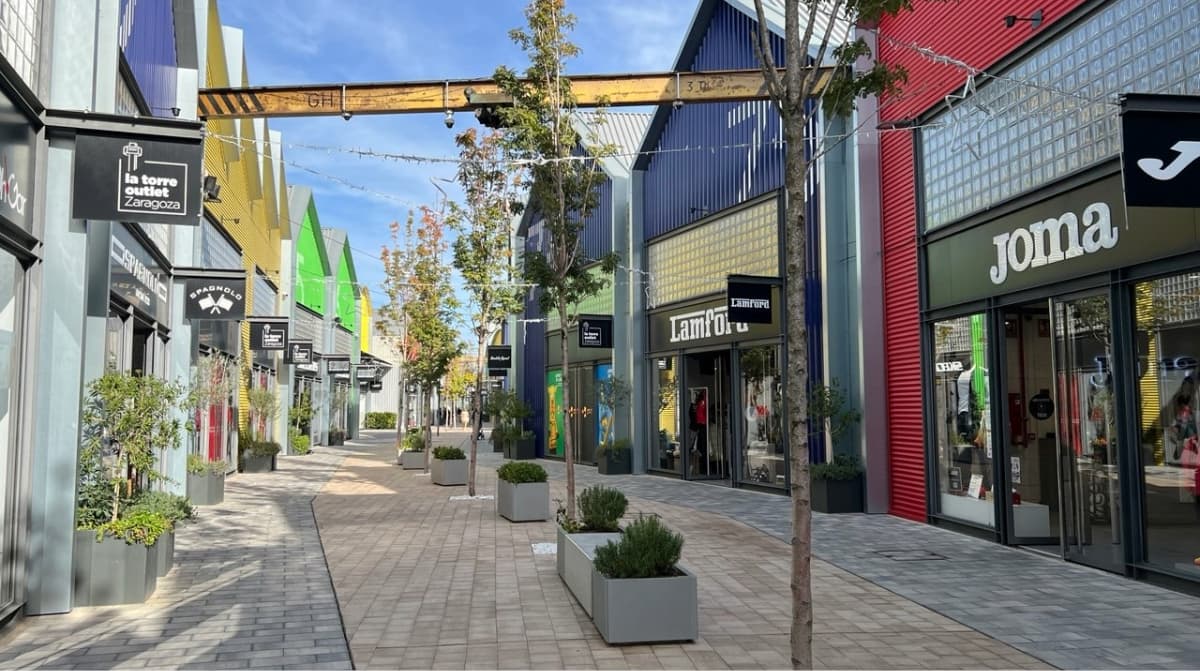Una de las grandes tiendas de mobiliario cierra definitivamente en La Torre Outlet: «pésimo e incomprensible»