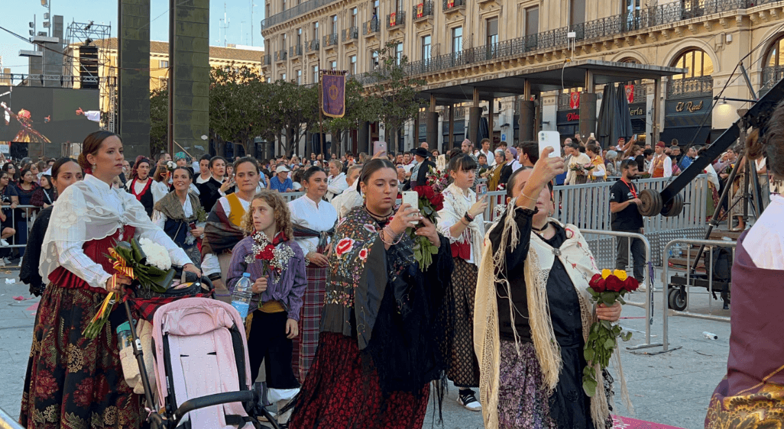 Participación en la Ofrenda de Flores por libre 2026
