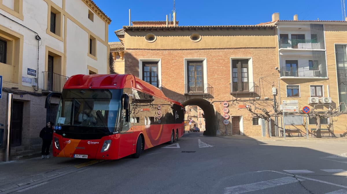 Primer día de servicio de las dos nuevas líneas de bus del CTAZ: “se parece a una limusina”