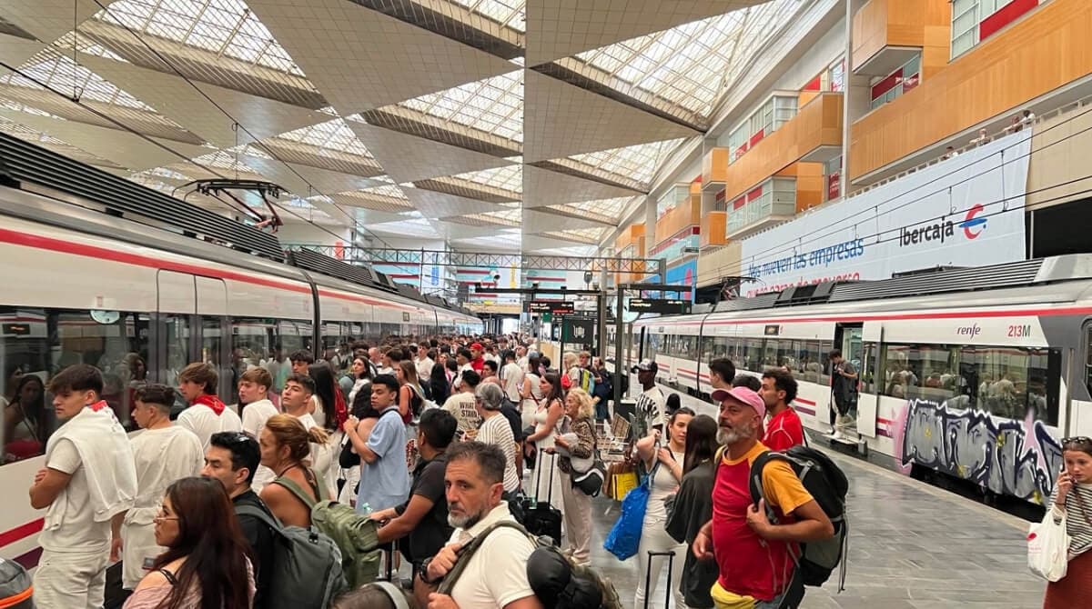 El ‘tren chispita’ o de la ‘vergüenza’: la crisis de los trenes de Zaragoza a Pamplona y Logroño que desespera a los usuarios