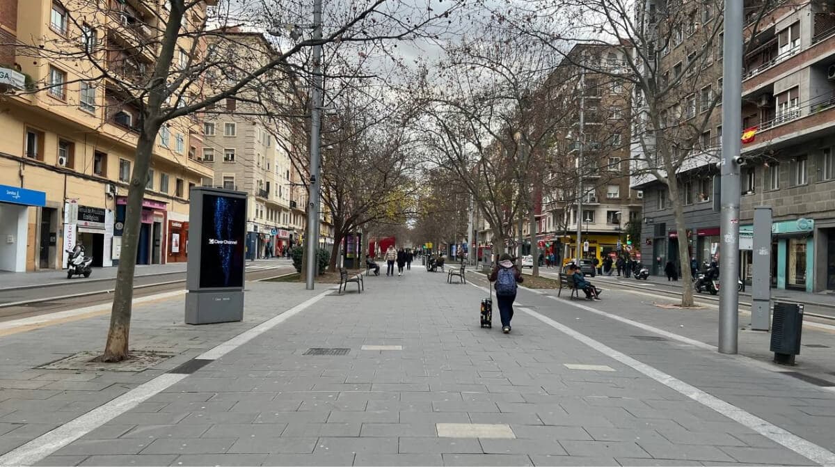 El eje del tranvía se despide de cuatro tiendas y se prepara para nuevas aperturas