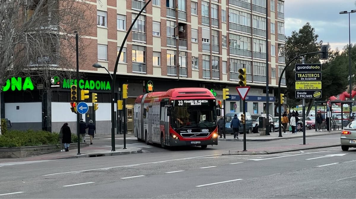 Recorridos y paradas de la línea 33 de autobús: de Pinares de Venecia a Delicias