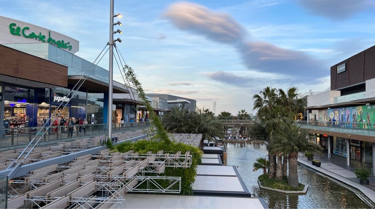 Una conocida cadena internacional prepara su apertura en Puerto Venecia