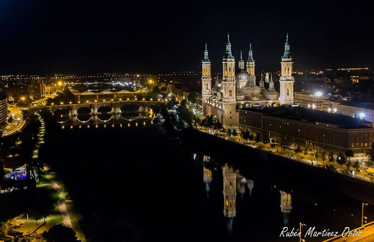 El Pilar de Zaragoza, el Ebro y el Puente de Piedra vistos desde la Noria Princess