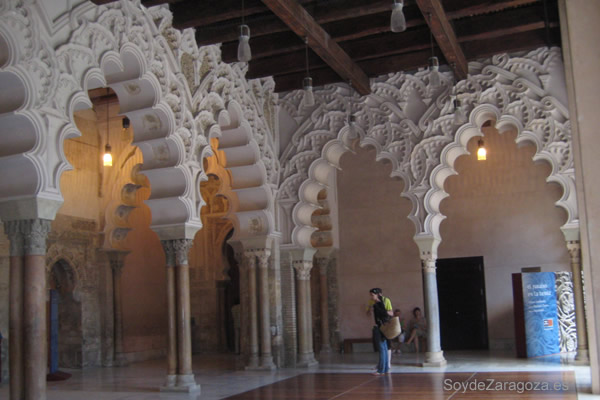 Arcos integrados en la estructura del Palacio de la Aljafería y que no son reclamados por Madrid