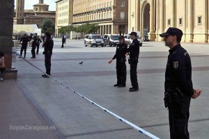 La policía rodea el Pilar tras la explosión de una bomba casera en su interior