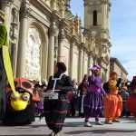 Acompañados de 'bichitos' de lo más colorido...