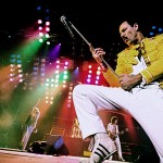 Actuación en Good Save The Queen como Freddie Mercury