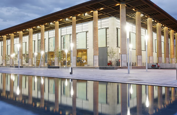 En el Auditorio de Zaragoza puedes encontrar una Oficina de Turismo.