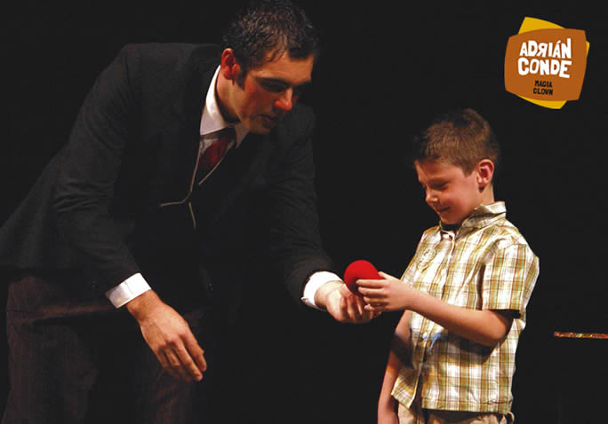Adrián Conde, uno de los magos participantes en el Festival de Magia ZaraCadabra de Zaragoza