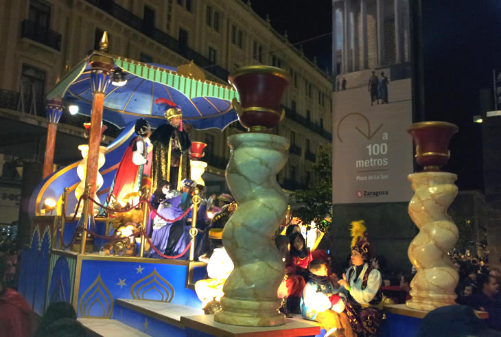 Carroza de los Reyes Magos en la Cabalgata de Zaragoza