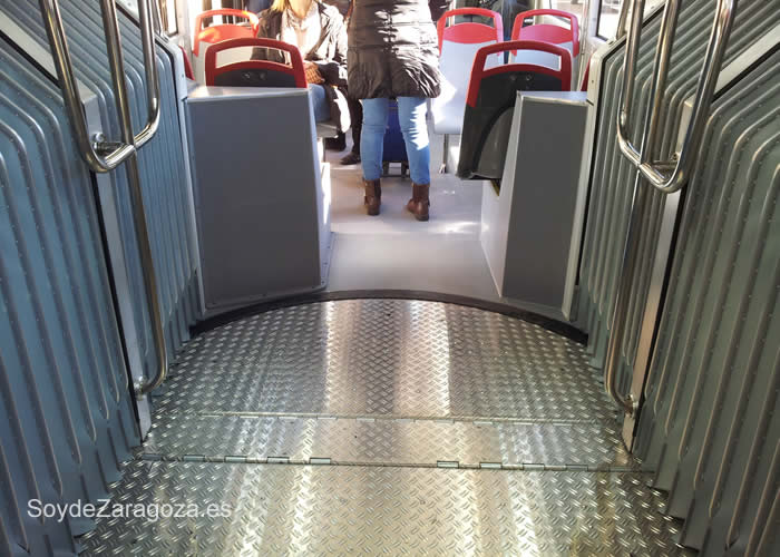 Zona interior articulada de los nuevos autobuses de Zaragoza