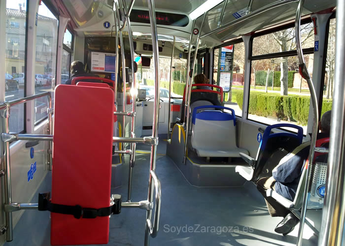 Parte delantera interior del nuevo autobús de Zaragoza
