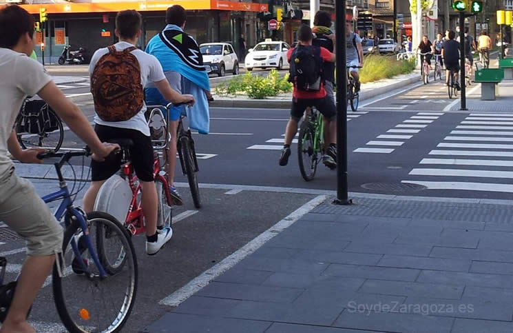 El Ayuntamiento permitirá circular a las bicicletas por 1.000 calles semipeatonales.