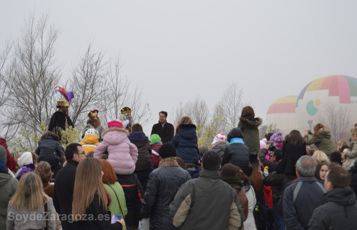 Los Reyes se dirigen a los Zaragozanos con unas palabras antes de ir hacía la Cabalgata