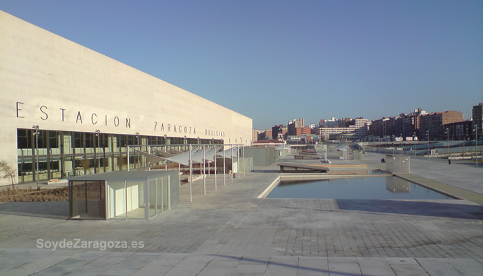 Plaza del Periódico de Aragón, frente a la estación de Delicias en Zaragoza
