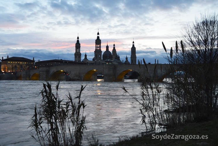 El Ebro y el Puente de Piedra 