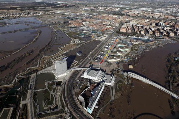 Foto aérea de la Expo y meandro de Ranillas rodeado de agua.