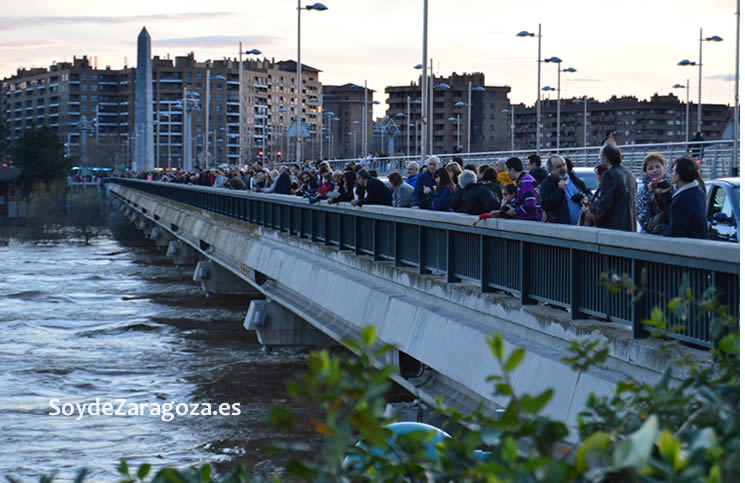 muiltitud-puente-almozara