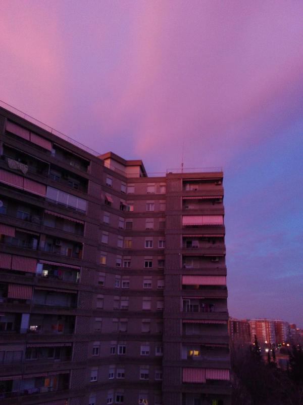 PabloYan77 envía esta imagen del atardecer desde su casa.