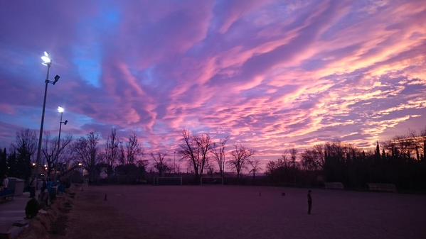 Imagen compartida por Carmen Marco del atardecer en Zaragoza