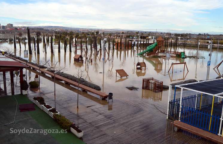 zona-restaurante-bocados-parque-agua-riada-ebro