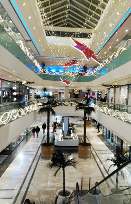 Interior del centro comercial GranCasa