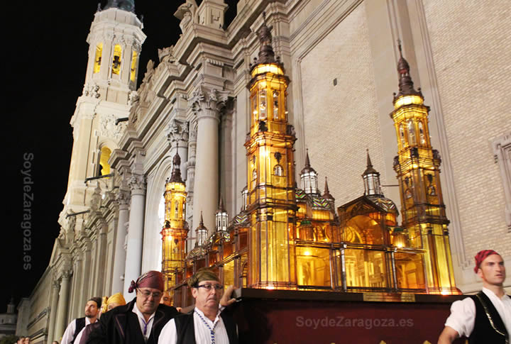 El Pilar de Cristal en el Rosario del Cristal en las Fiestas del Pilar.