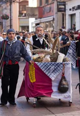 Ofrenda de Frutos a la Virgen del Pilar el 13 de octubre en Zaragoza.