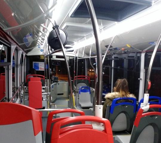 Interior de uno de los nuevos autobuses de Zaragoza.