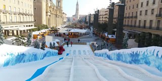 Descenso en trineo en la Plaza del Pilar de Zaragoza Bajadas en trineo en la plaza del Pilar en Navidad - Horarios y precios