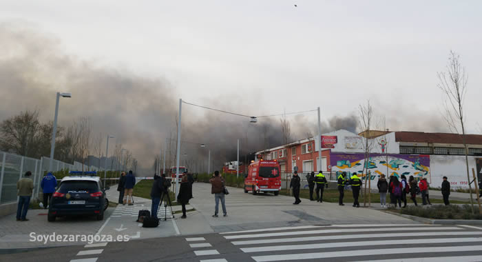 arde-Galletas-Asinez-junto-al-cinturon-verde-Zaragoza