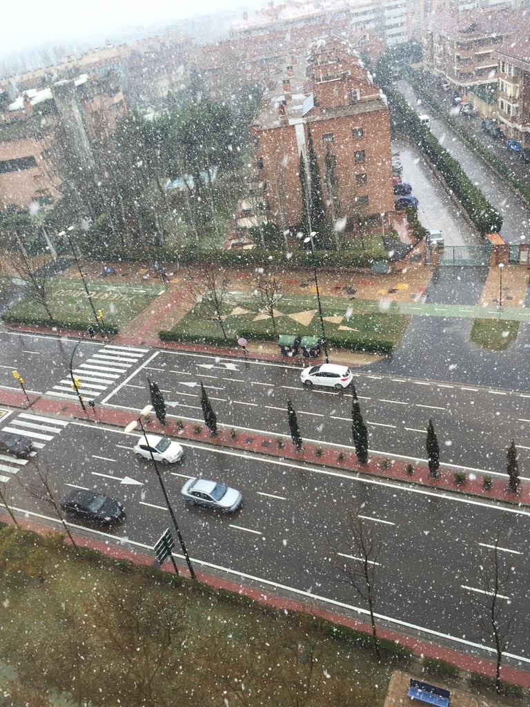 Nieve en Vía Hispanidad, por@MovesWithSwagg