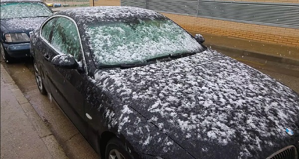 nieve-cuaja-sobre-los-coches-en-zaragoza