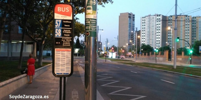 Paradas de la línea 57-58 de las lanzaderas del tranvía en Vía Ibérica. auzsa tuzsa